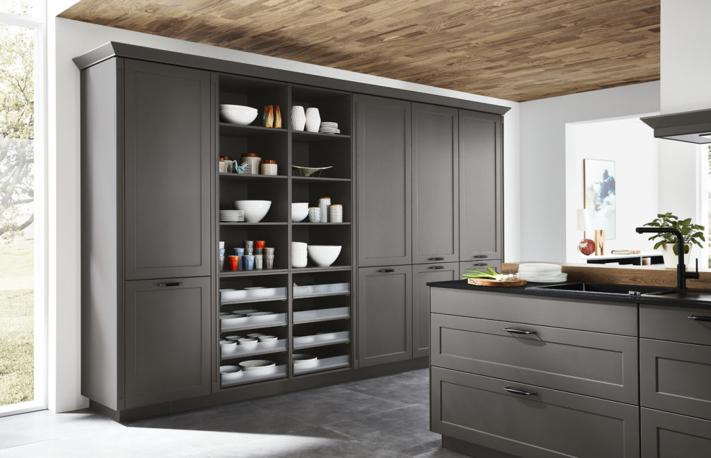 Cocina con muebles en columna